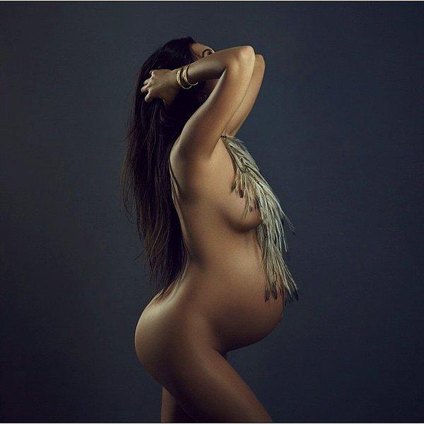 Hatta Kourtney Kardashian hamileliğini bile çıplak pozu ile duyurmuştu.
