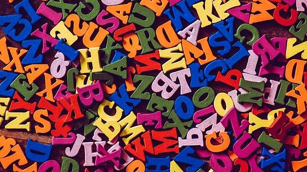 Günlük hayatımızın her noktasında kullandığımız Latin Alfabesi'nde yer alan harflerin şekli neden böyle diye hiç düşündünüz mü?