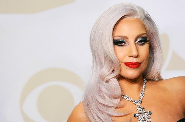 Lady Gaga popülerliğinin yanında pek çok başarılı iş yapan ve farklı yetenekleri olan bir sanatçı.