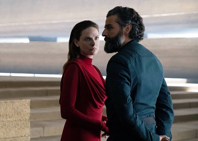 4. 2021 filminde Paul'ün anne ve babasıyla daha yakın bir ilişkisi var, orijinalinde olmayan birkaç ekstra sahne bunu gösteriyor.