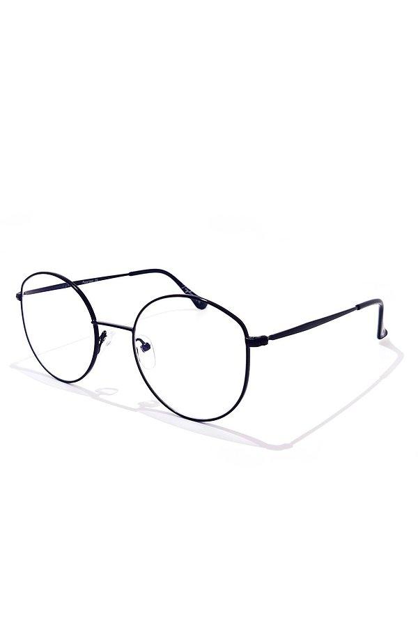 Kimisi yalnızca gözlerini korumak için kullanmayı tercih ederken moda bir aksesuar haline dönüşen bu gözlükleri tarzına hoş bir ekleme yapmak için takan da var.