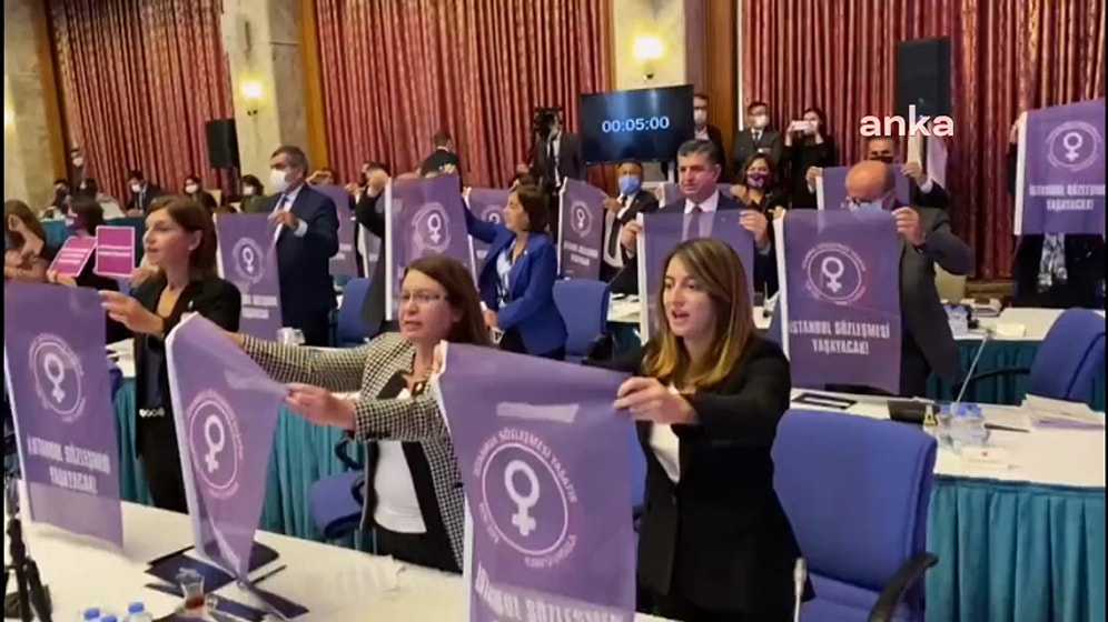 Bütçe Görüşmeleri Sırasında CHP ve HDP'li Vekillerden 'İstanbul Sözleşmesi' Protestosu