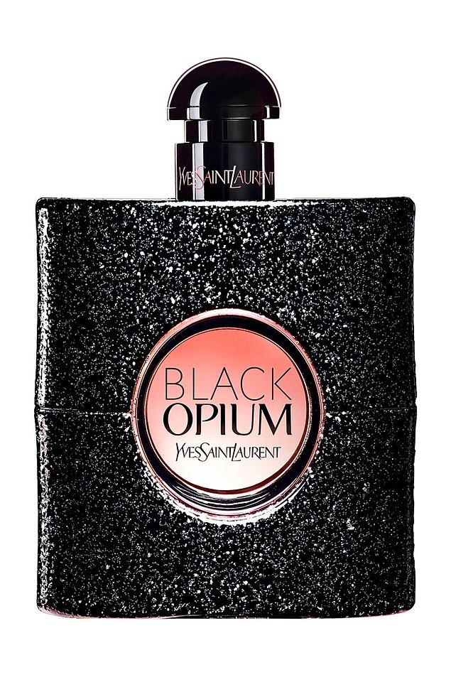 İkinci sırada ise Yves Saint Laurent'in çok beğenile parfümü Black Opium var.