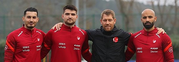 Ay-yıldızlı takımın teknik direktörü Stefan Kuntz, Beşiktaş'ın genç kalecisi Ersin Destanoğlu'nu ilk kez A Milli Takım'a davet etti.
