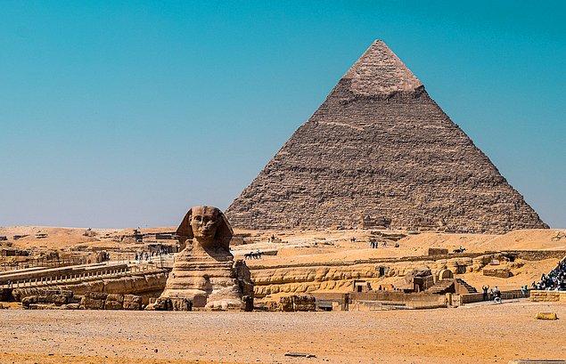 5. Mısır Piramitleri düşünülenin aksine çölün ortasında değildir ve Kahire'nin 200 metre dışında bulunmaktadır.