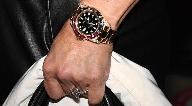 Kadırgalının dünyaca ünlü Rolex marka saatin fiyatı ise tamı tamına 2 milyon 225 bin TL!