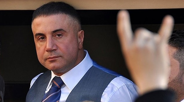 Aynı otelde devlet kademesinin de toplantı yaptığını belirten Peker, şunları kaydetti: