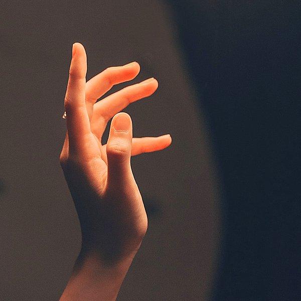 2. Yaratıcılığı yüksek olan insanların parmakları daha uzundur.