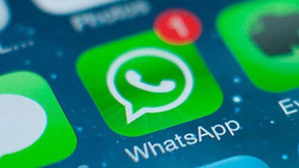 WhatsApp'ın gizlilik politikası, kullanıcıların mesajlarının ve verilerinin uçtan uca şifreleme ile korunduğunu vurgular. Bu, mesajların yalnızca gönderen ve alıcı tarafından görülebileceği anlamına gelir.