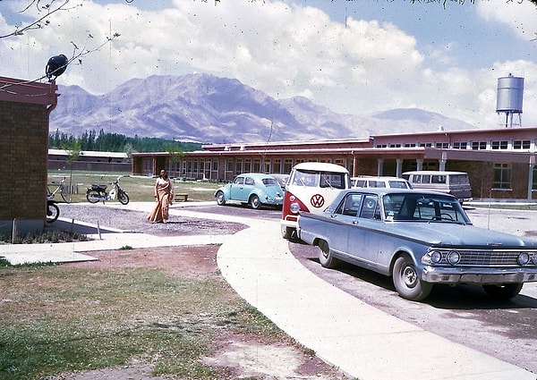 6. Belki inanamayacaksınız ama Afganistan'da 1960'lı yılların popüler aracı, batıda hippi kültürü ile ilişkilendirilen Volkswagen minibüsleriydi!