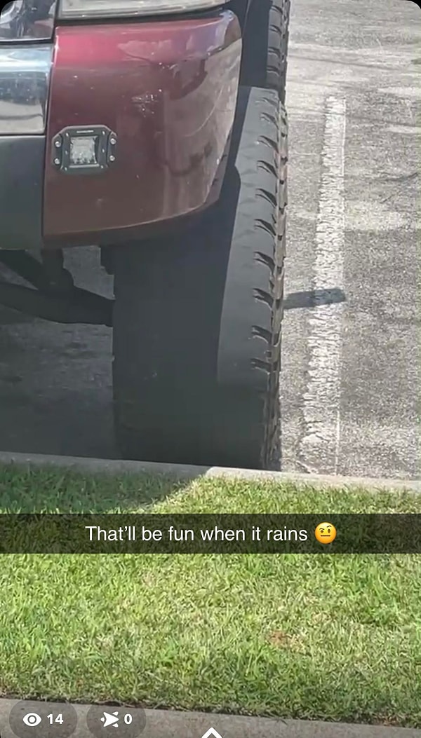 9. Еще один, кто не любит менять стертые покрышки: