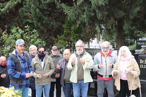 Nejat Uygur Ölüm Yıldönümünde Kabri Başında Anıldı