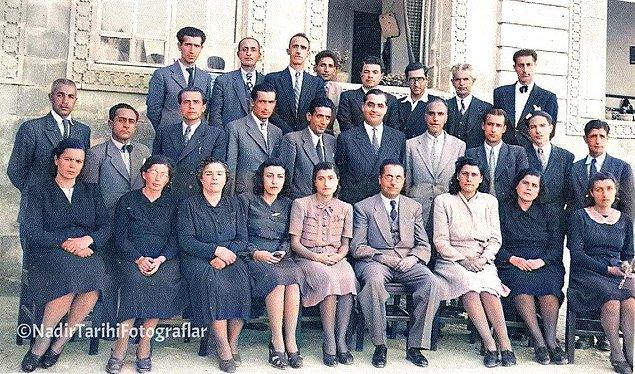 7. Okul önünde poz veren öğretmenler, Mardin, 1935.