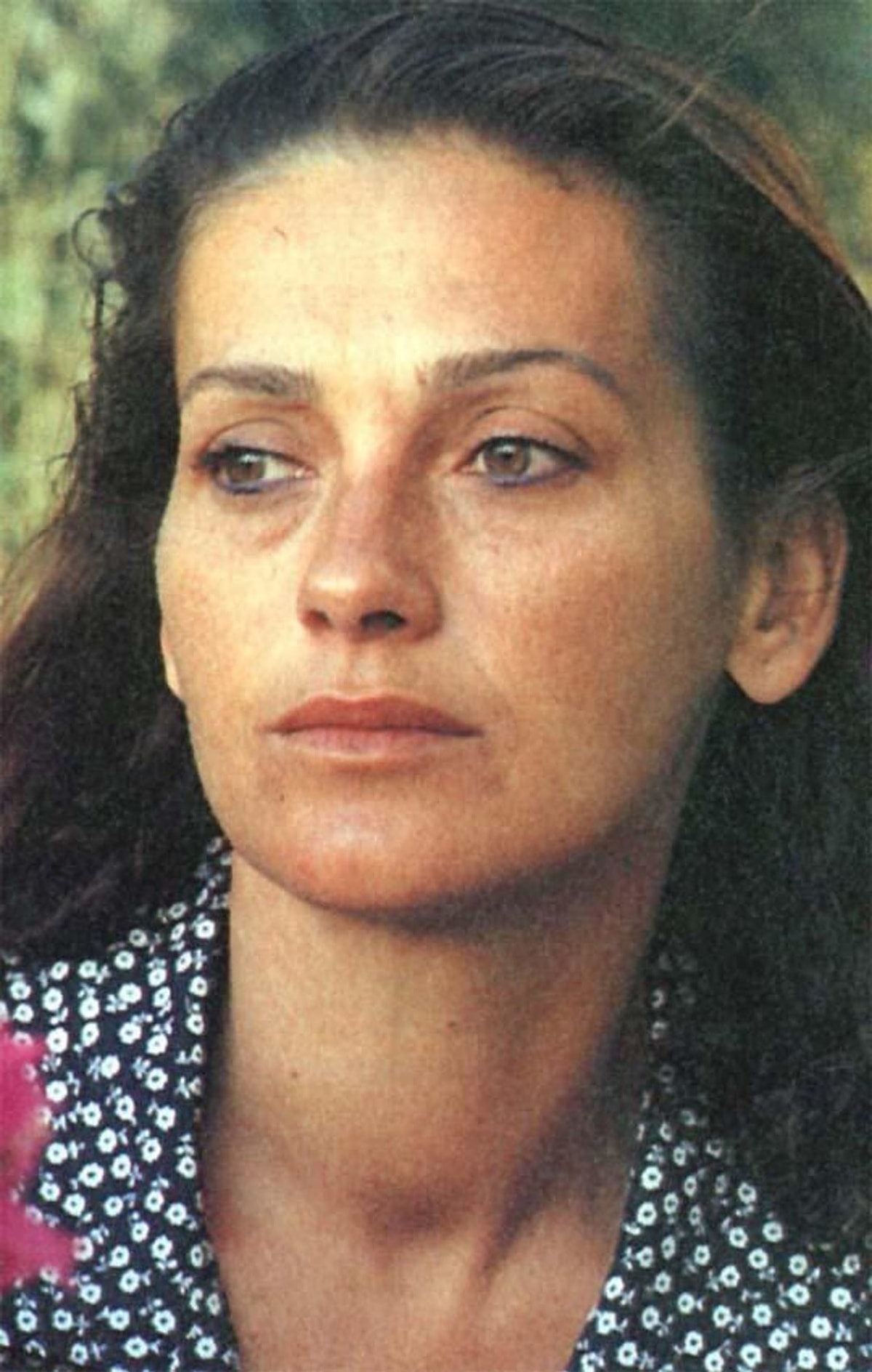 Нур сюрер турецкая актриса фото. Нур сюрер. Нур сюрер девушка за стеклом. Нур сюрер турецкая актриса. Нур сюрер турецкая актриса.