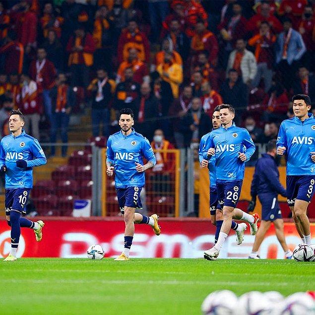 Fenerbahçe'de oyun sistemi değişti. Pereira, derbide 4-3-3 formasyonunu tercih etti.
