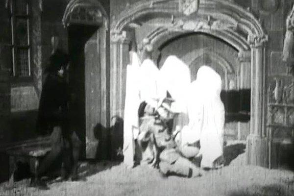 1. Efsane Georges Méliès'in 1896 yapımı 'Le Manoir du Diable' filmi tarihteki ilk korku filmi olarak bilinmektedir.