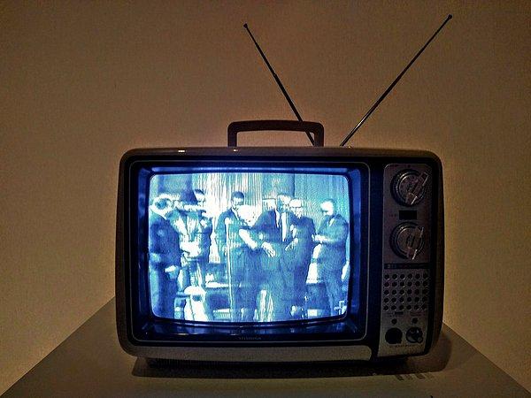 14. Renkli televizyonlar üretilmeden önce insanların siyah beyaz rüya görme olasılığı daha fazlaydı.