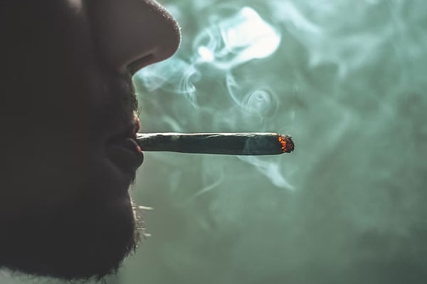 8. Что какой-то чувак может подойти ко мне и предложить бесплатные наркотики.  ГДЕ ЧЕРТ ПОБЕРИ МОИ БЕСПЛАТНЫЕ НАРКОТИКИ?!