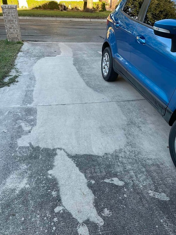 12. В прошлом году у нас случился порвался пакет, с которого выпала бутылка водки объемом 1,75 л, и с тех пор тротуар остался чистым.