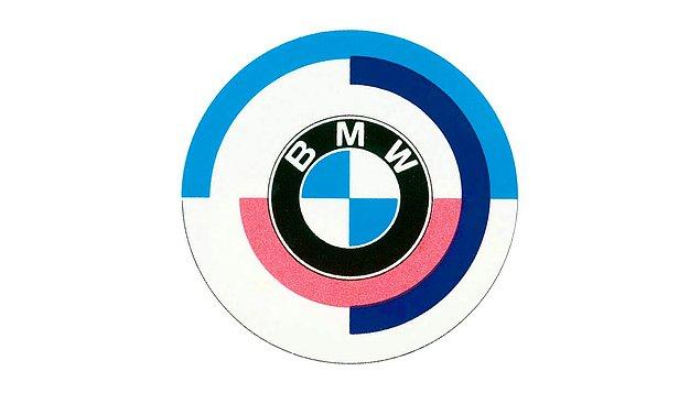 Kutlamalar özel bir logoyla bitmeyecek, çünkü BMW aynı zamanda ikonik ve "tarihsel olarak önemli" BMW M boya kaplamasını da yıl dönümünde seçili modeller için satışa sunacak.