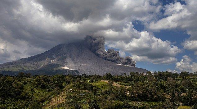 8. Agung Yanardağı - Bali