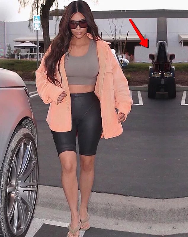 3. Kim Kardashian'ın çoğu fotoğrafında shop var biliyoruz ama bu çalışması ile zirveye yerleşmişti hatırlarsanız.