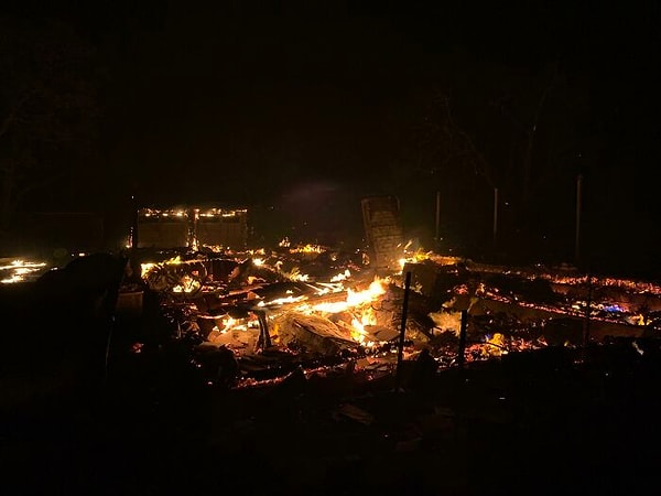 4. Купили дом своей мечты менее 2 месяцев назад. Сегодня вечером я видел, как он сгорел дотла во время сильного лесного пожара.