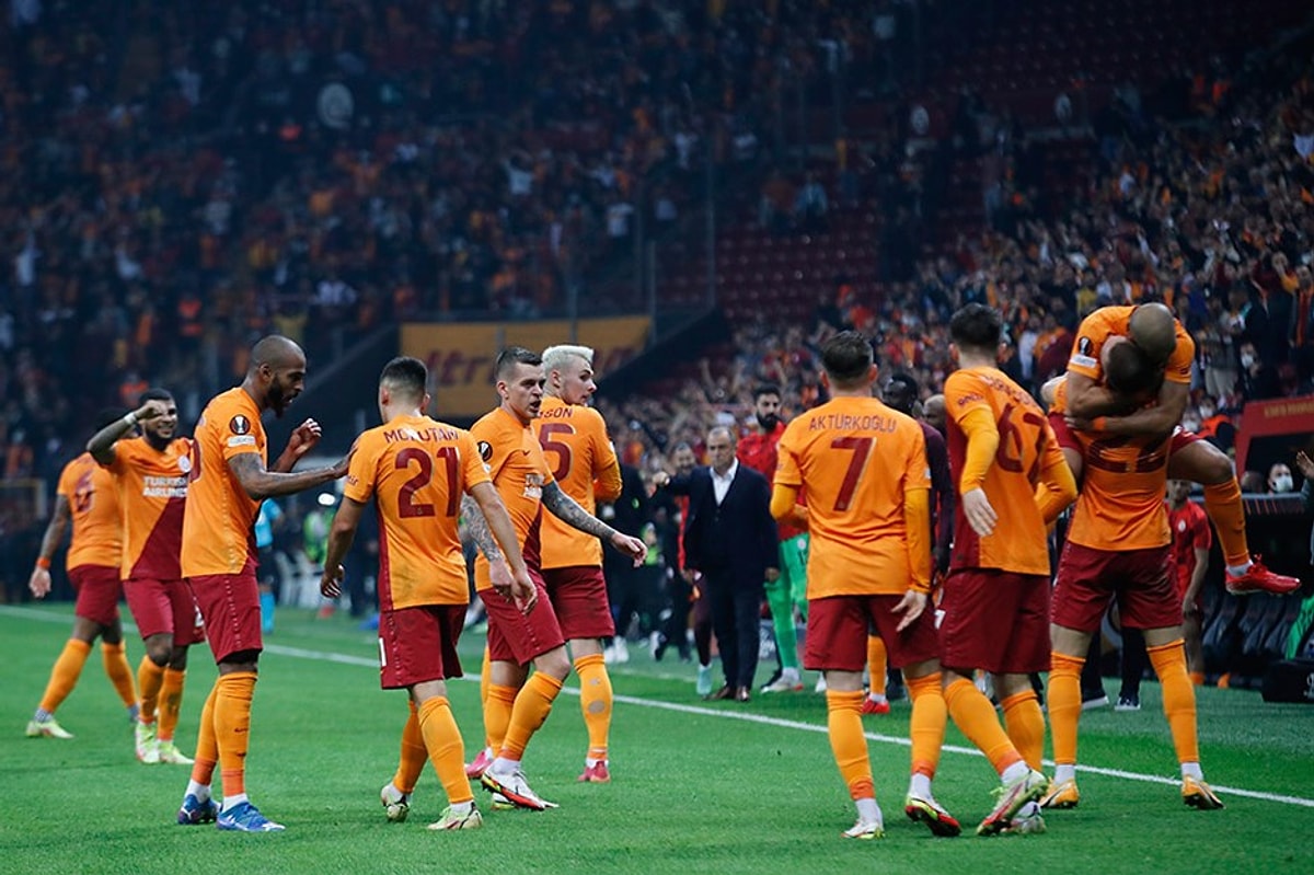 Галатасарай обзор. Барселона Галатасарай. Галатасарай. Galatasaray Malatya Bein Sport.