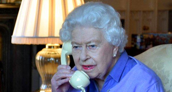 Daha önce Kraliçe'nin güvenli olması adına sabit hatlı bir telefon daha kullandığı söylenmişti. Ancak mobil telefonu için aldığı önlemler biraz daha üst düzey
