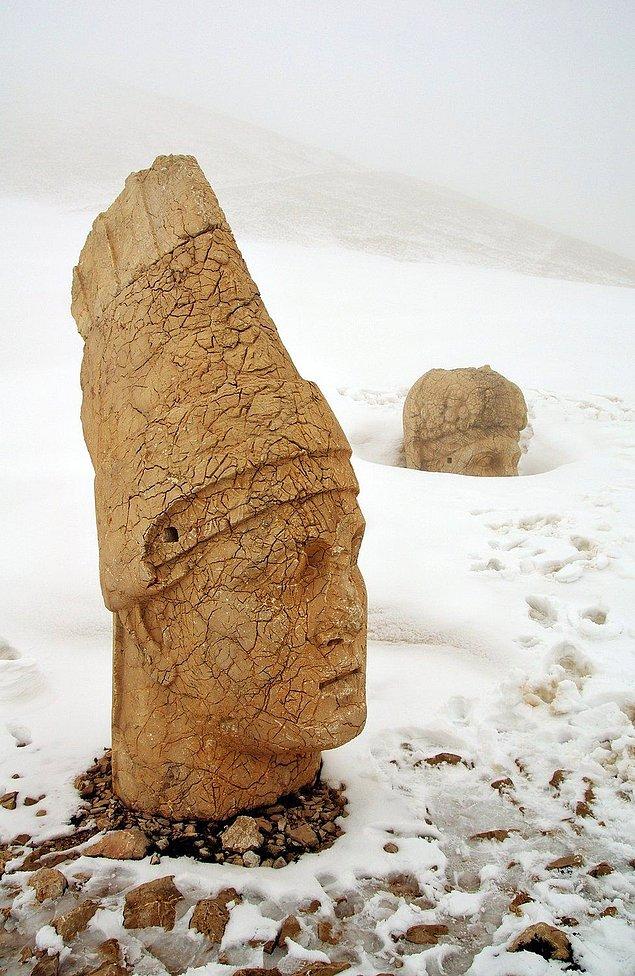 7. Mehmet Masum Suer'in kamerasından Nemrut Dağı'nın antik heykelleri: