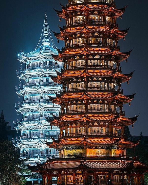 1. Пагоды Солнца и Луны в Гуйлине, Китай