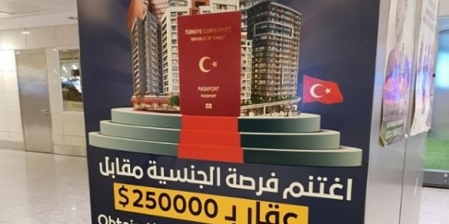 Özellikle Araplar Türk vatandaşlığına fena halde ilgi gösteriyor. Arap ülkelerinde televizyondan yayınlanan reklamlarda Türk vatandaşlığı bile pazarlanıyor.