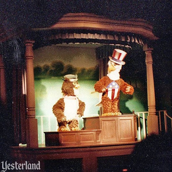 16. 1974'te, 18 yaşındaki Disneyland çalışanı Deborah Gail Stone, America Sings merkezinde dönen bir duvar ile sabit platform arasına düştükten sonra ezilerek hayatını kaybetti.