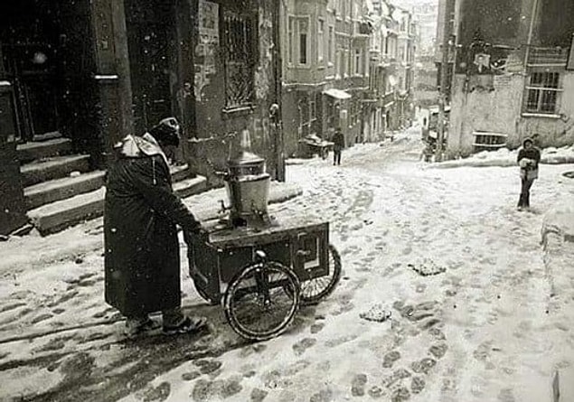 8. Salepçi, İstanbul, 1977.