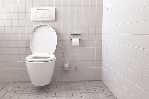 2. Кушать в туалете