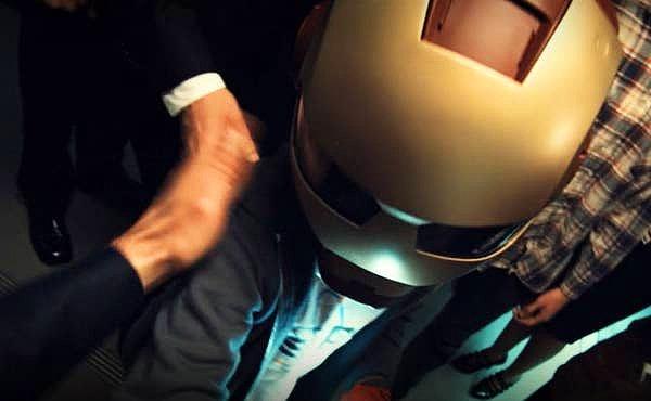 26. 'Iron Man 2' filminde küçük 'Spider Man'in göründüğü sahne, gelecekte olacak 'Spider-Man' filmleri için bir mesajdı ve Peter Parker rolü için Max Favreau düşünülüyordu.