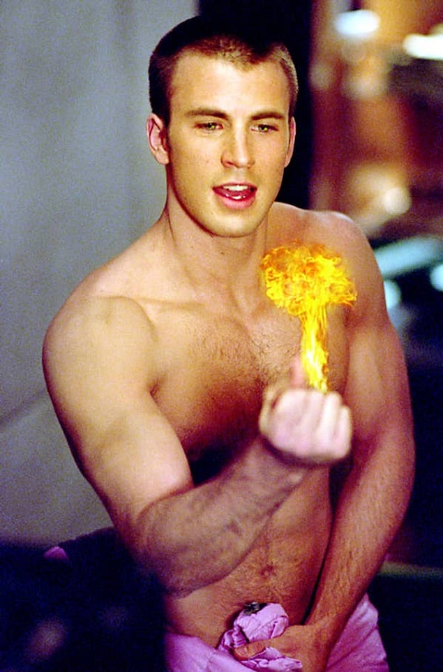 35. Chris Evans, 'Fantastic Four' ve devam filminde Johnny Storm/Human Torch'u canlandırdı.