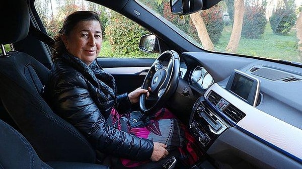 12. Antalya'da taksicilik yapan Hatice Çağar Mirasedoğlu (58), durak başkanı S.M.'nin kendisine sopa ve satırla saldırdığı iddiasıyla şikayetçi oldu.