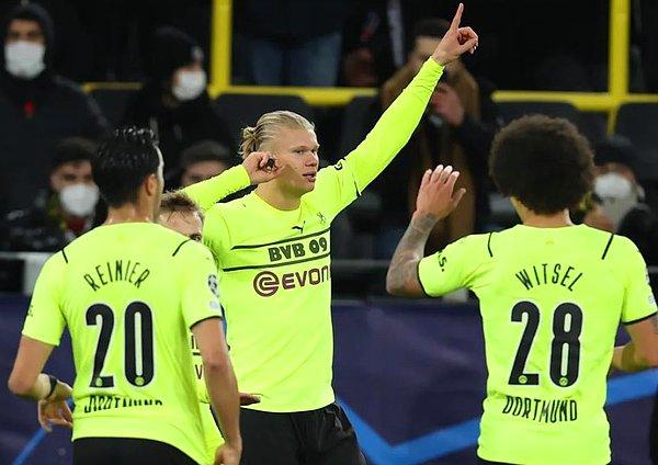 Borussia Dortmund sahadan 5-0'lık galibiyetle ayrılırken Alman ekibine golleri Marco Reus (2), Erling Haaland (2) ve Donyell Malen getirdi.
