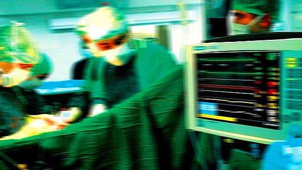 2. Türk Tabipleri Birliği (TTB), ameliyatlar için tıbbi malzeme ve cihaz bulamama sorununun kamunun yanı sıra özel ve tıp fakültesi hastanelerine sıçrayabileceğini bildirdi.