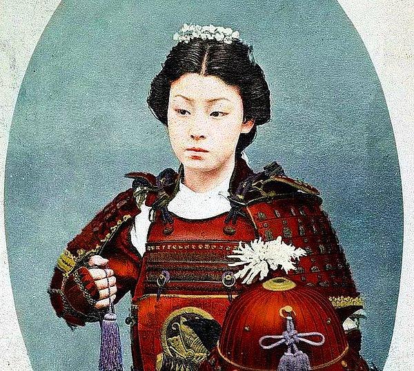 1860'lı yıllarda gerçekleşen Boshin Savaşı'nda kadınların savaşmasına izin verilmemesi üzerine Nakano kendi kadın birliğini kurarak komutanlık yaptı.