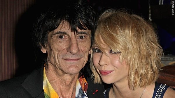 16. Yine Rolling Stones üyesi Ronnie Wood, 61 yaşındayken tanıştığı 18 yaşındaki garson Ekaterina Ivanova için 23 yıllık eşinden ayrılmıştı.