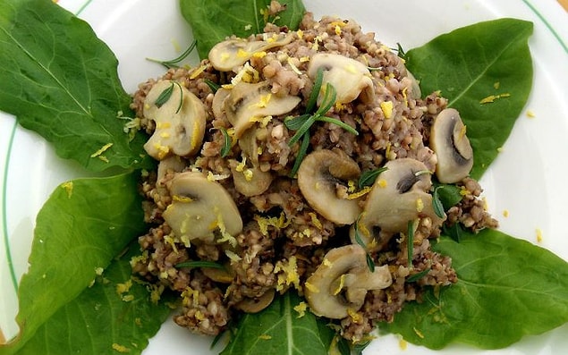 6. Karabuğday, glutensiz oluşunun yanı sıra kan şekerini dengeleyici özelliğe sahip bir bitkidir!