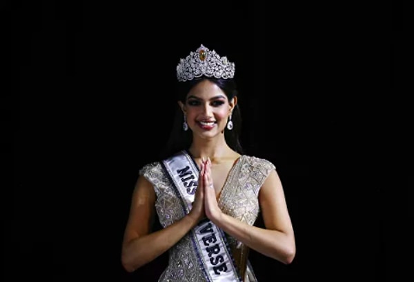 Взяв в качестве примера индийскую актрису Приянку Чопру, 21-летняя Сандху дала «советы молодым женщинам, как бороться с угнетением, с которым они сталкиваются» в ответах на вопросы, заданные на подиуме в последний вечер.