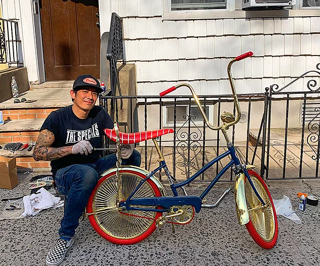 Моя жена попросила золотой велосипед. Я купил детский велосипед Ross 70-х годов прошлого века и превратил его в велосипед лоурайдер.