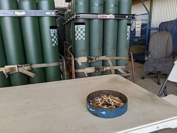 2. Самое подходящее место чтобы покурить!