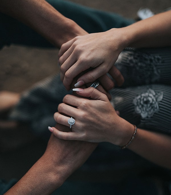 17. Если любите кого-то, расскажите им об этом. Друзья, семья, коллега. Неважно. Возможно, вы в последний раз разговариваете с ними.