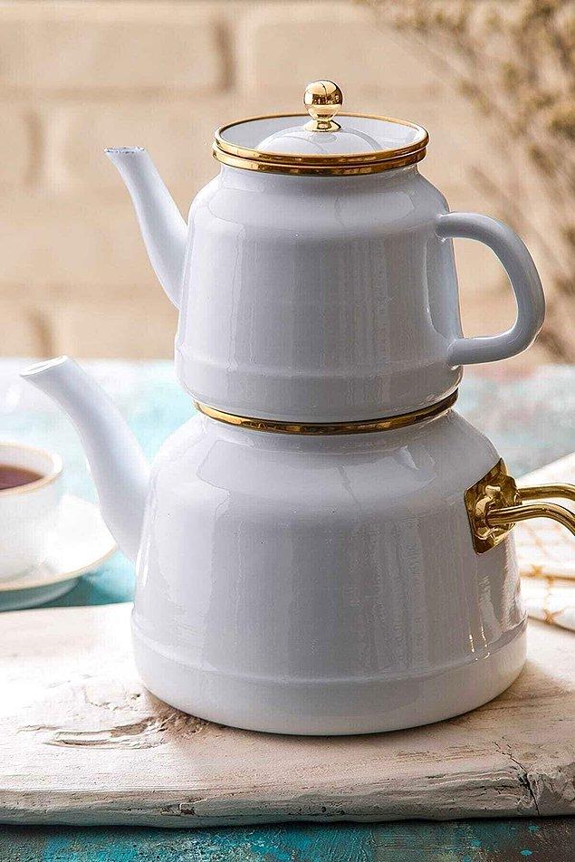 3. Gold detaylı beyaz çaydanlık çok estetik değil mi?