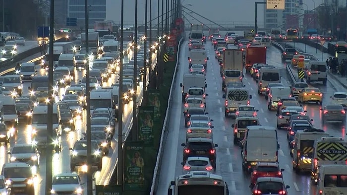 İstanbul'da Trafik Yoğunluğu Yüzde 80'e Ulaştı!