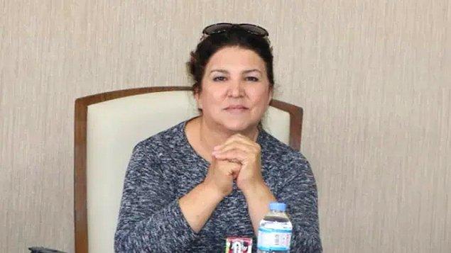 6. Ağrı Belediyesi AKP’li Meclis üyesi Selma Gökçen, bu sabah evinde çektiği fotoğrafları Ağrı esnafının astığı fiyat etiketi gibi göstermeye çalıştı. Kendisinin çektiği fotoğraflardaki halı ve çıplak ayak detayı gözlerden kaçmadı tabii...